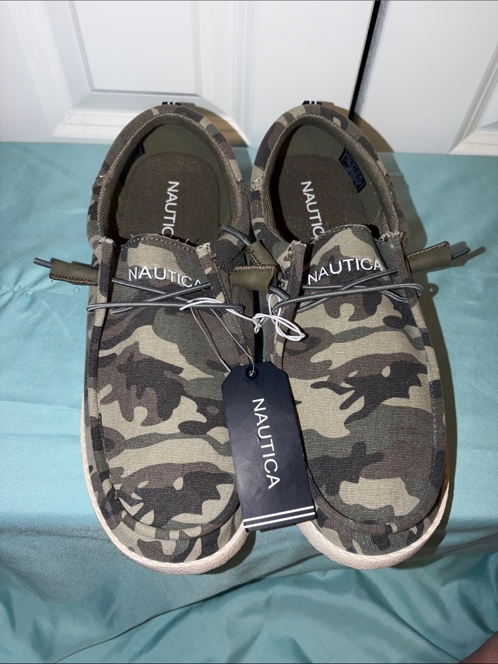 Nautica unisex Camo Slip-On Sneakers in Olive Green W9,M7.5